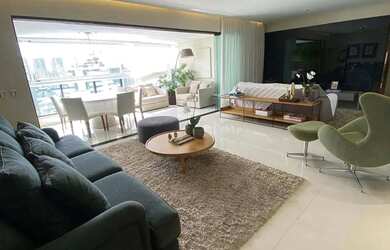 Imagem: O apartamento possui 4 Dormitórios, 5 Banheiros, 3 Vagas na