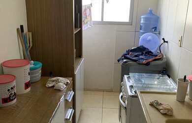 Imagem: O apartamento possui 2 Dormitórios, 1 Banheiro, 2 Vagas na