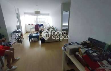 Imagem: O apartamento possui 1 Dormitório, 2 Banheiros, 1 Vaga na garagem