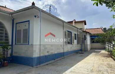 Imagem: A casa possui 4 Dormitórios, 3 Banheiros, 5 Vagas na garagem