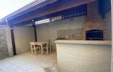 Imagem: A casa possui 3 Dormitórios, 3 Banheiros, 2 Vagas na garagem