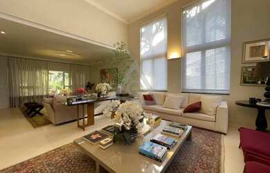 Imagem: A casa em condomínio possui 5 Dormitórios, 5 Banheiros, 5