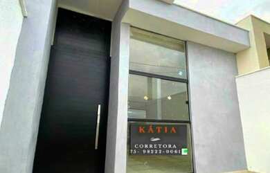 Imagem: A casa possui 3 Dormitórios, 2 Banheiros, 2 Vagas na garagem