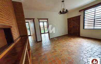 Imagem: O depósito possui 3 Vagas na garagem, 356m² de Área e está