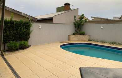 Imagem: A casa em condomínio possui 4 Dormitórios, 4 Banheiros, 2