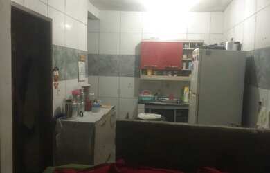 Imagem: A casa possui 2 Dormitórios, 1 Banheiro e está localizado