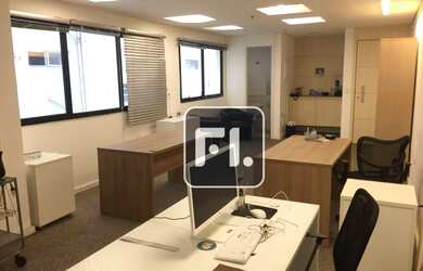 Imagem: O depósito possui 2 Vagas na garagem, 70m² de Área e está