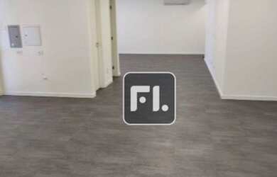 Imagem: O depósito possui 2 Vagas na garagem, 82m² de Área e está