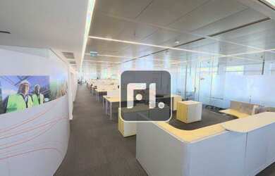 Imagem: O depósito possui 5 Vagas na garagem, 1.411m² de Área e