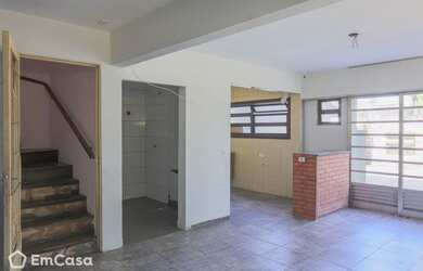 Imagem: A casa possui 5 Dormitórios, 4 Banheiros, 5 Vagas na garagem