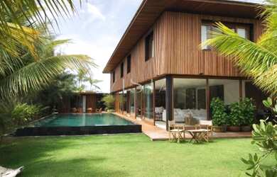 Imagem: A casa possui 5 Dormitórios, 1 Banheiro, 4 Vagas na garagem