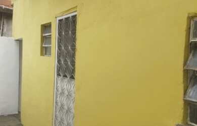 Imagem: A casa possui 2 Dormitórios, 1 Banheiro, 1 Vaga na garagem