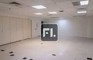 Imagem: O depósito possui 5 Vagas na garagem, 181m² de Área e está