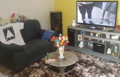 Imagem: A casa possui 2 Dormitórios, 1 Banheiro, 5 Vagas na garagem