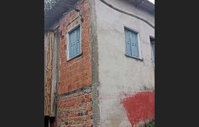 Imagem: A casa possui 1 Dormitório, 1 Banheiro, 32m² de Área e está