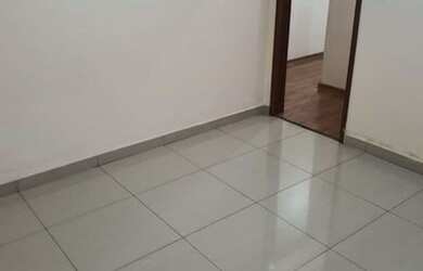 Imagem: A casa possui 3 Dormitórios, 1 Banheiro, 2 Vagas na garagem