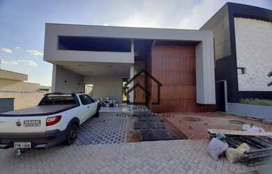 Imagem: A casa em condomínio possui 3 Dormitórios, 3 Banheiros, 4