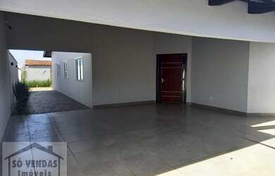 Imagem: A casa possui 4 Dormitórios, 3 Banheiros, 2 Vagas na garagem