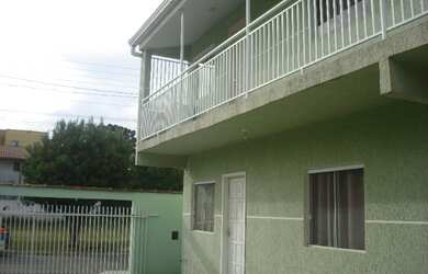 Imagem: A casa possui 1 Dormitório, 1 Banheiro, 1 Vaga na garagem