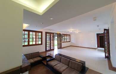 Imagem: A casa em condomínio possui 4 Dormitórios, 3 Banheiros, 4