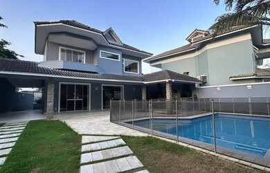 Imagem: A casa em condomínio possui 4 Dormitórios, 4 Banheiros, 3