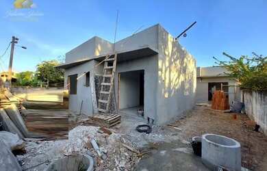 Imagem: A casa possui 2 Dormitórios, 2 Banheiros, 1 Vaga na garagem