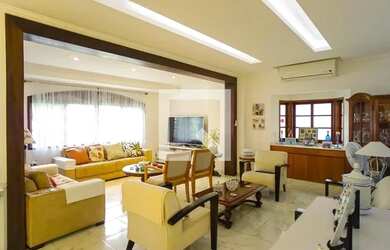 Imagem: A casa em condomínio à venda possui 4 Dormitórios, 5 Banheiros