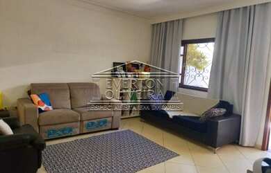 Imagem: A casa possui 2 Dormitórios, 1 Banheiro, 3 Vagas na garagem