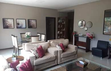 Imagem: A casa em condomínio possui 3 Dormitórios, 3 Banheiros, 3