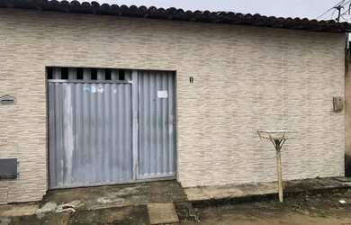 Imagem: A casa possui 3 Dormitórios, 1 Banheiro, 1 Vaga na garagem