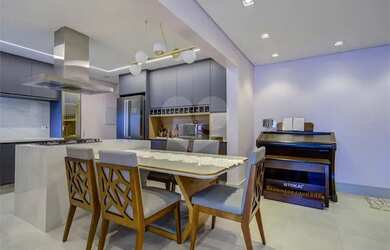 Imagem: O apartamento possui 4 Dormitórios, 3 Banheiros, 3 Vagas na