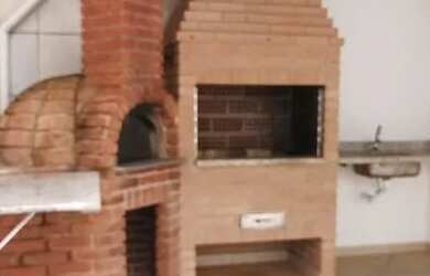 Imagem: A casa possui 4 Dormitórios, 5 Banheiros, 4 Vagas na garagem