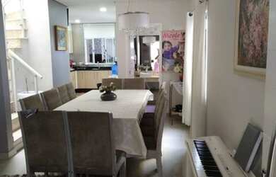 Imagem: A casa possui 3 Dormitórios, 3 Banheiros, 2 Vagas na garagem