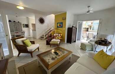 Imagem: A casa em condomínio possui 4 Dormitórios, 4 Banheiros, 2