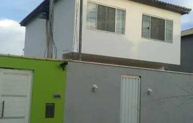 Imagem: A casa possui 2 Dormitórios, 2 Vagas na garagem e está localizado