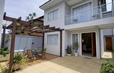 Imagem: A casa possui 3 Dormitórios, 4 Banheiros, 1 Vaga na garagem