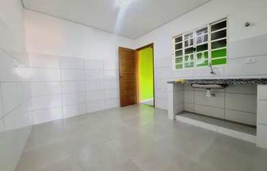 Imagem: A casa possui 2 Dormitórios, 1 Banheiro, 2 Vagas na garagem