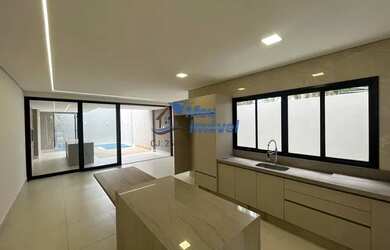 Imagem: A casa em condomínio possui 3 Dormitórios, 3 Banheiros, 4