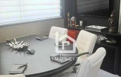 Imagem: O depósito possui 3 Vagas na garagem, 742m² de Área e está