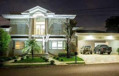 Imagem: A casa em condomínio possui 5 Dormitórios, 5 Banheiros, 3