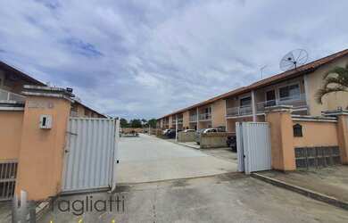 Imagem: A casa possui 2 Dormitórios, 2 Banheiros, 1 Vaga na garagem