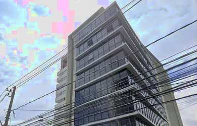 Imagem: O apartamento possui 1 Banheiro, 5 Vagas na garagem, 379m²