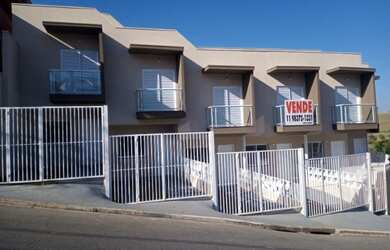 Imagem: A casa possui 2 Dormitórios, 1 Banheiro, 1 Vaga na garagem