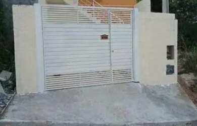 Imagem: A casa possui 2 Dormitórios, 1 Banheiro, 1 Vaga na garagem