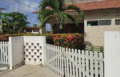 Imagem: A casa possui 4 Dormitórios, 4 Vagas na garagem e está localizado