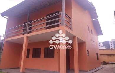 Imagem: A casa possui 4 Dormitórios, 3 Banheiros, 5 Vagas na garagem