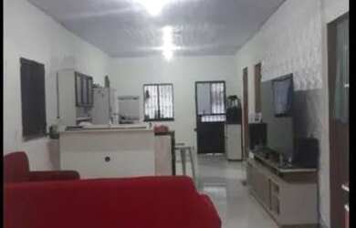 Imagem: A casa possui 2 Dormitórios, 2 Banheiros e está localizado