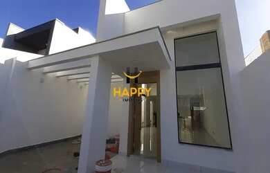 Imagem: A casa possui 3 Dormitórios, 2 Banheiros, 2 Vagas na garagem