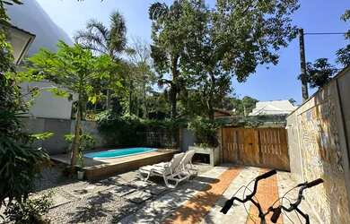 Imagem: A casa em condomínio possui 4 Dormitórios, 5 Banheiros, 3