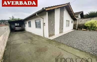 Imagem: A casa possui 3 Dormitórios, 2 Banheiros, 2 Vagas na garagem